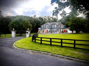 Private Gated Home, 5 bed rms/ensuite, sleeps ten.